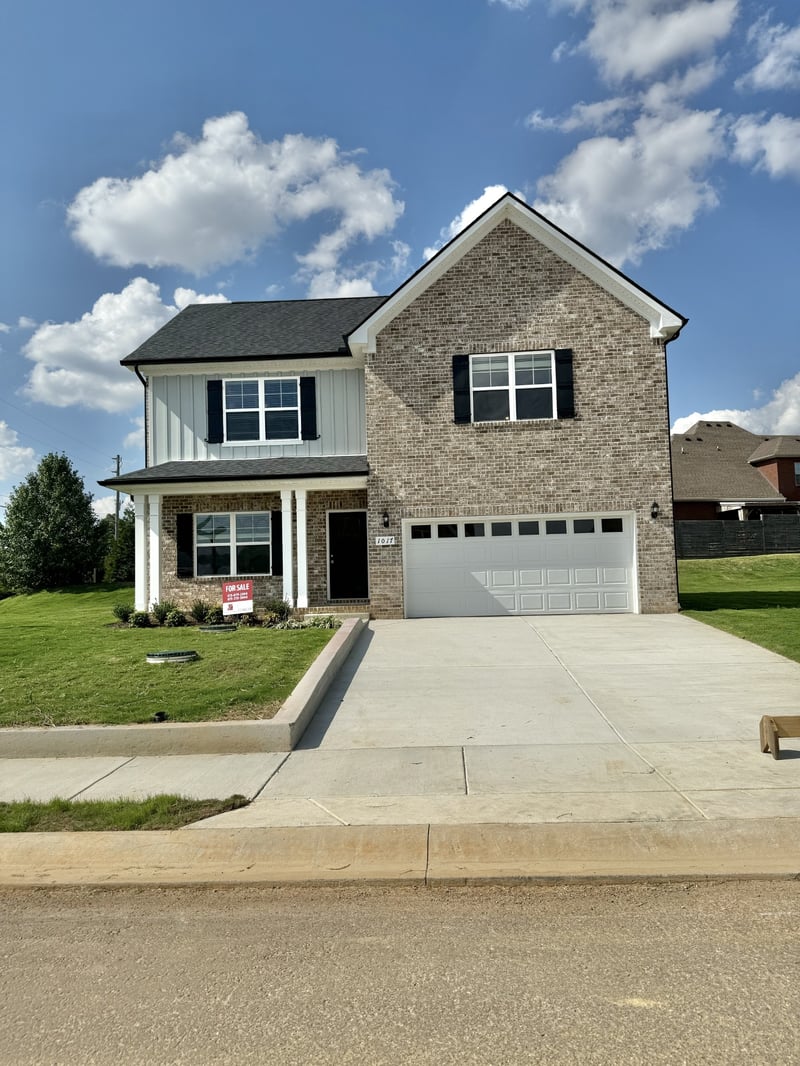 1017 Amber Hills Dr, Ashland City, TN 37015