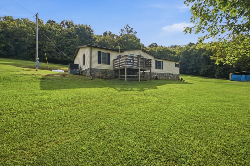 1305 Wolf Hill Rd, Bethpage, TN 37022