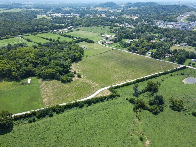 2006 Four Winds Pvt Ln, Thompsons Station, TN 37179