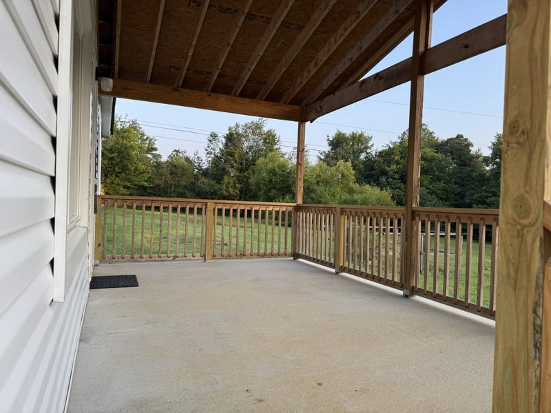 1110 Twin Creek Rd, Charlotte, TN 37036