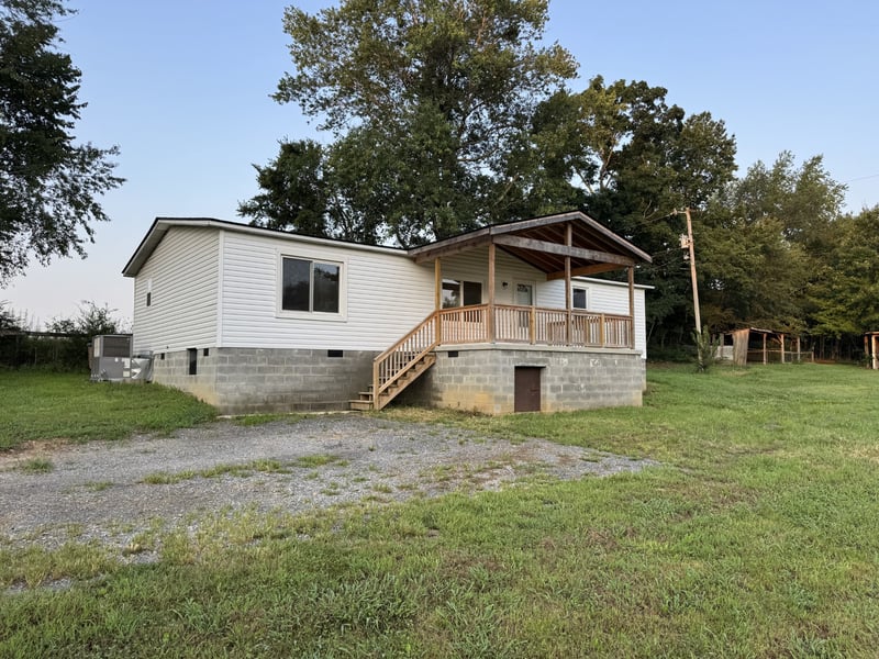 1110 Twin Creek Rd, Charlotte, TN 37036