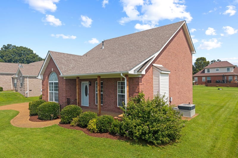 7010 Buffalo Dr, La Vergne, TN 37086