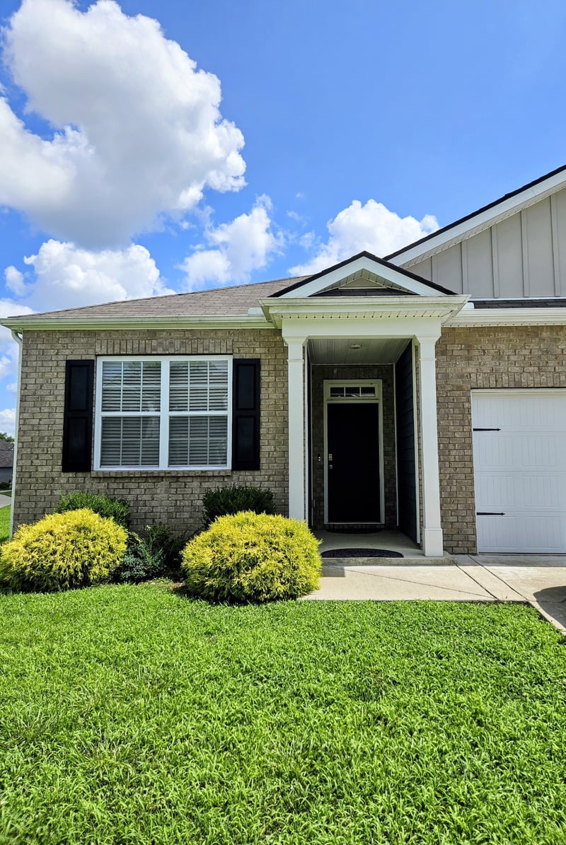 5048 Hunters Village Dr E, Lebanon, TN 37087