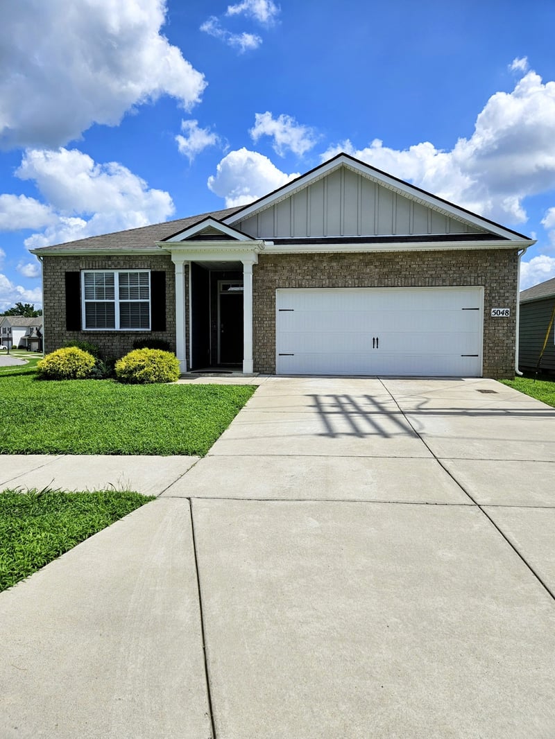 5048 Hunters Village Dr E, Lebanon, TN 37087