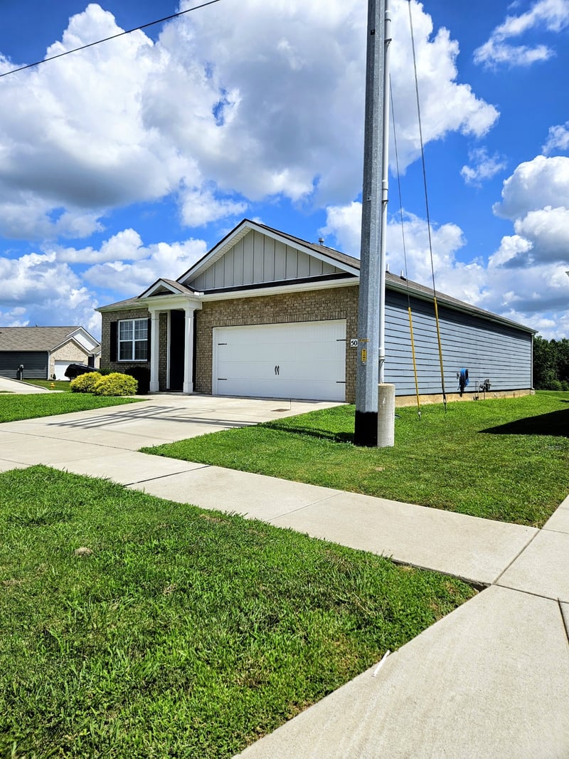 5048 Hunters Village Dr E, Lebanon, TN 37087