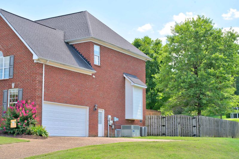 105 Cresthaven Ct, Hendersonville, TN 37075