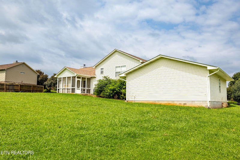 5748 Quail Run Dr, Maryville, TN 37804
