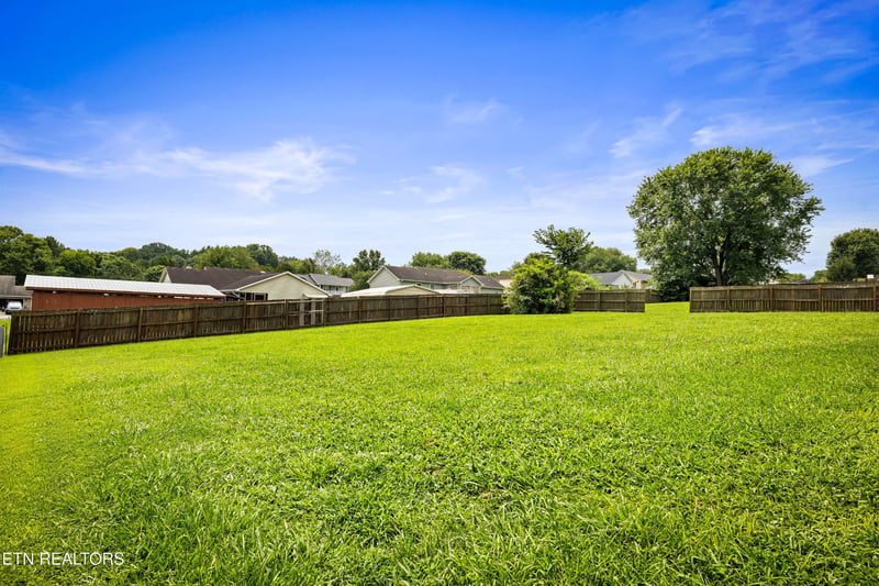 5748 Quail Run Dr, Maryville, TN 37804
