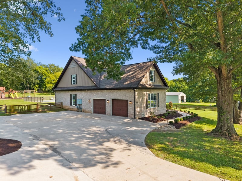 4009 Erwin Rd, Columbia, TN 38401