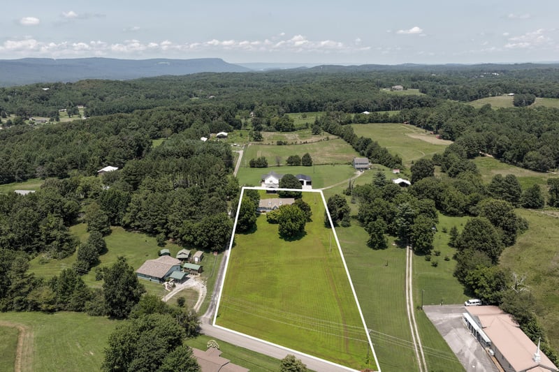 70 Cottage Ln, Chickamauga, GA 30707