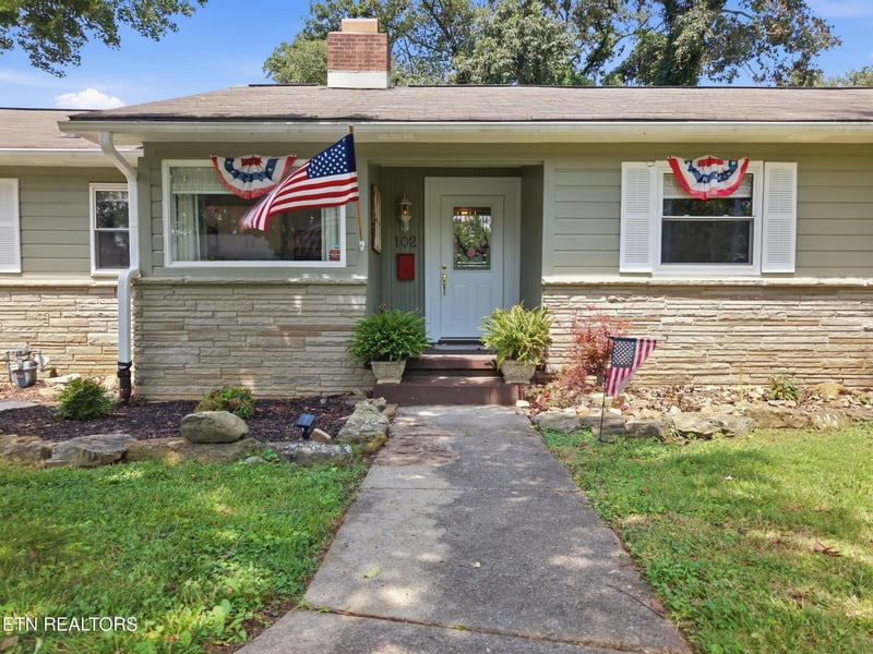 102 Nolan Rd, Oak Ridge, TN 37830