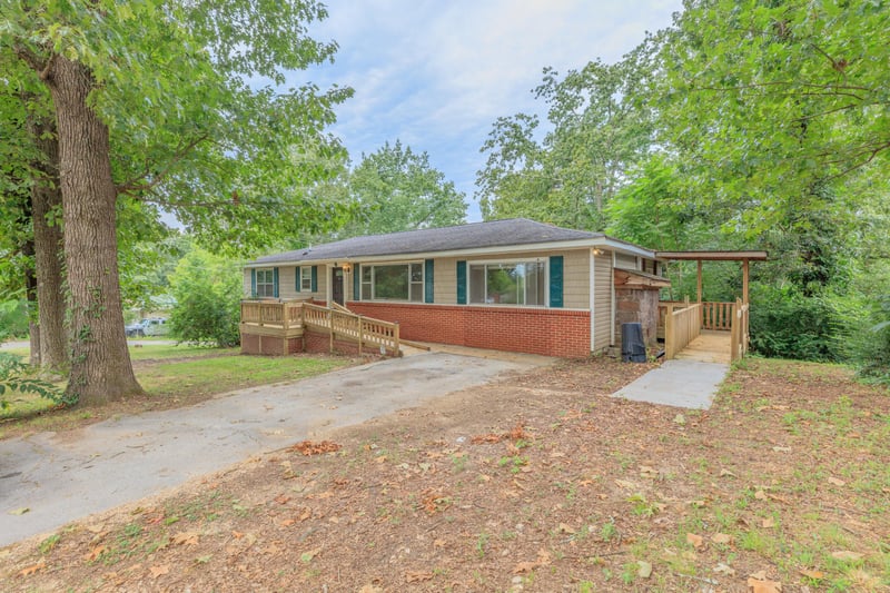 419 Fleetwood Dr, Rossville, GA 30741