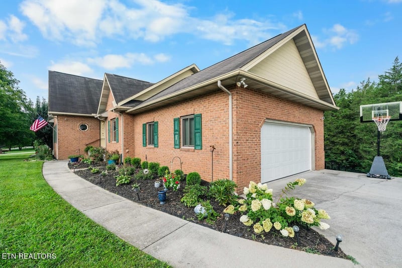 219 Twinleaf Ln, Knoxville, TN 37920
