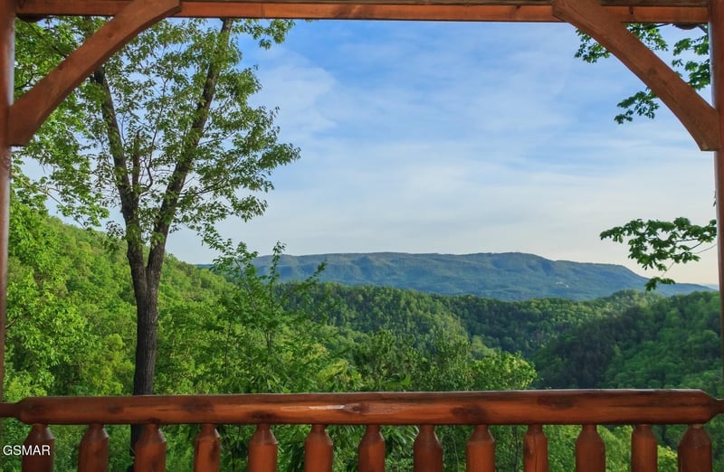 2823 White Oak Ridge Ln, Sevierville, TN 37862
