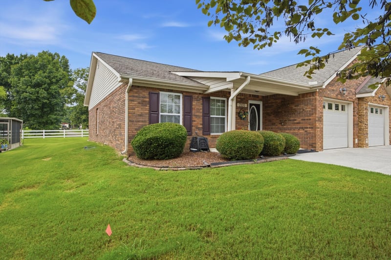 2101 Applebrook Dr, Rossville, GA 30741