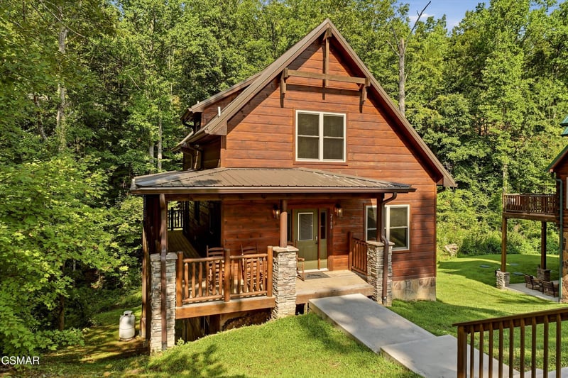 2108 Roscoe Ct, Sevierville, TN 37876