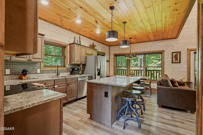 2108 Roscoe Ct, Sevierville, TN 37876