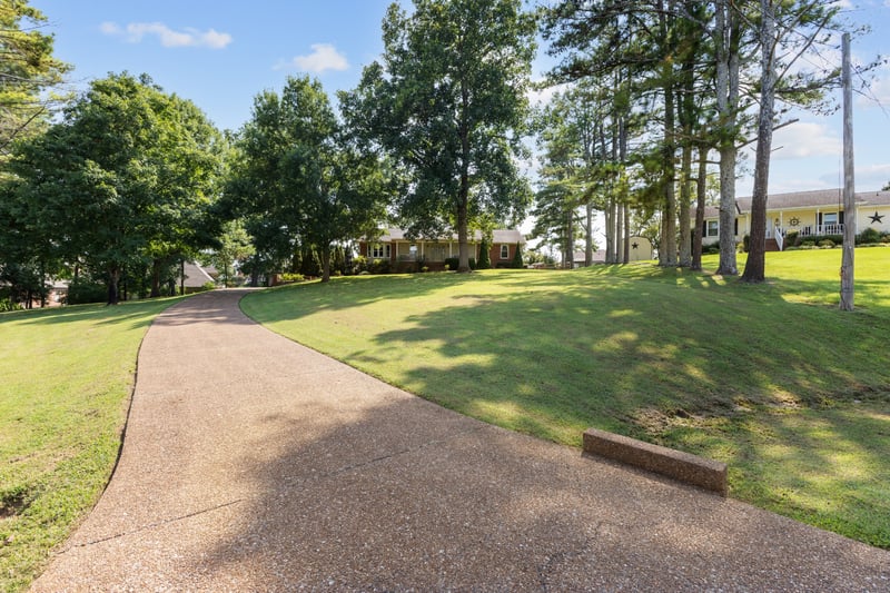 1010 Hearthside Ct S, Hendersonville, TN 37075