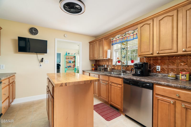 2609 Covington Cir, Sevierville, TN 37876