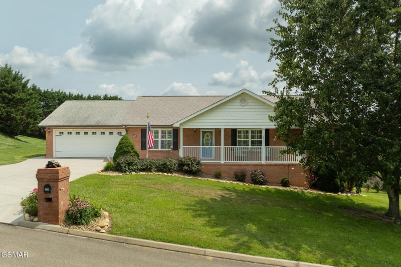 2609 Covington Cir, Sevierville, TN 37876