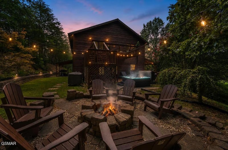 2489 Upper Middle Creek Rd, Sevierville, TN 37876