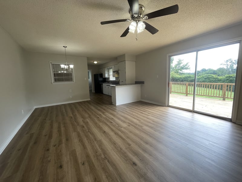 421 E Lakeside Dr E, Florence, AL 35630