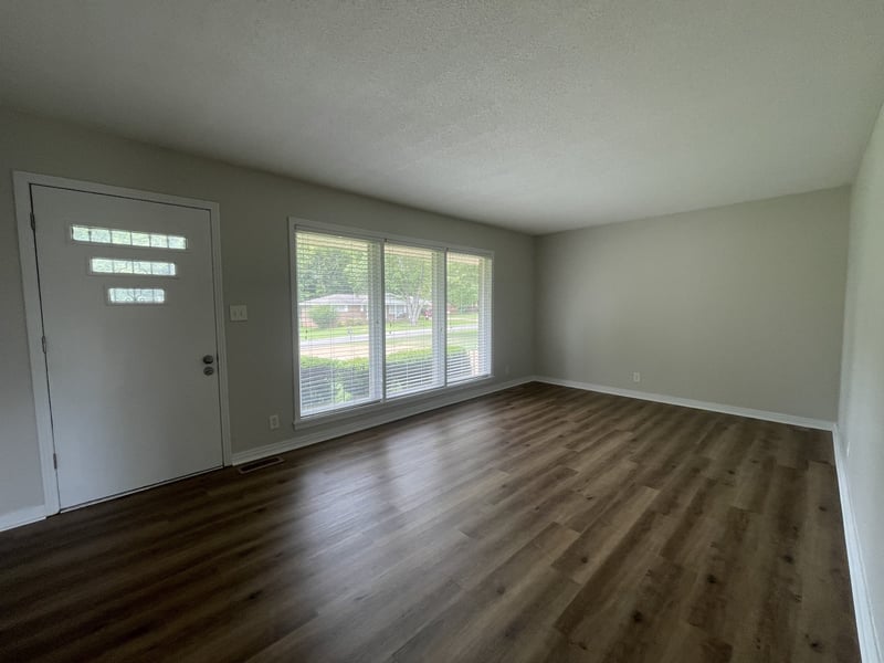 421 E Lakeside Dr E, Florence, AL 35630