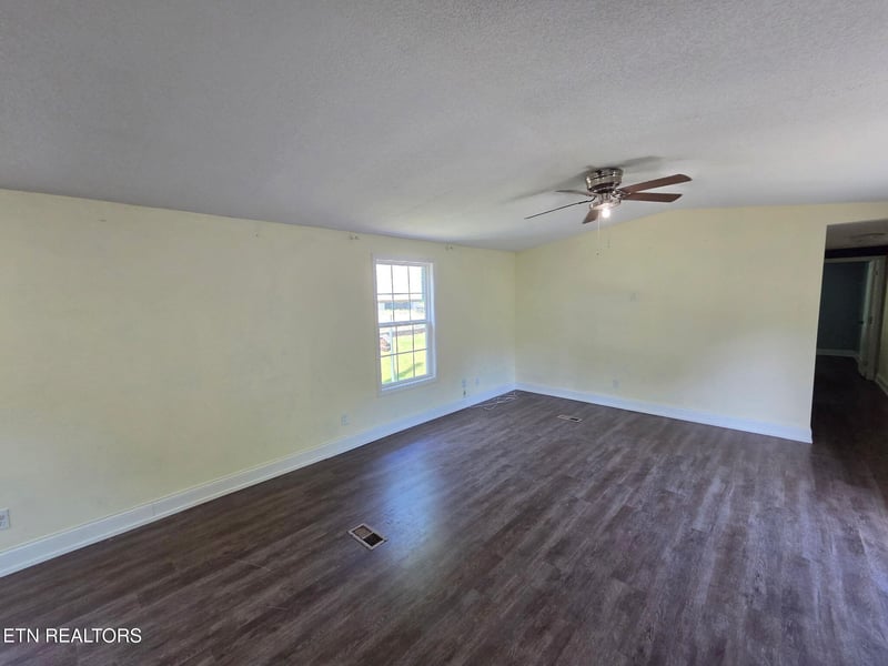 221 Elm Grove St, Loudon, TN 37774