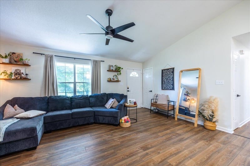 860 Anchor Dr, Lenoir City, TN 37771