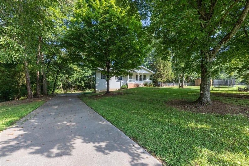 860 Anchor Dr, Lenoir City, TN 37771