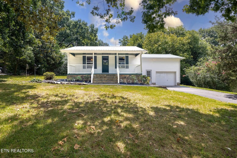 130 Oakland Ave, Lenoir City, TN 37771