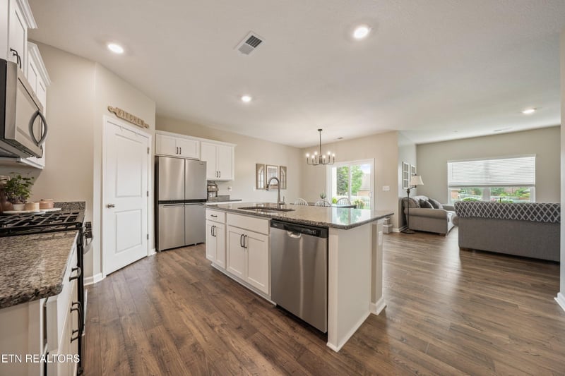 1469 Newbury Ln, Maryville, TN 37803