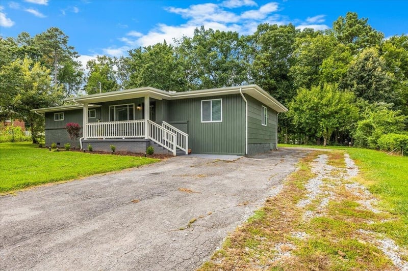 724 Fricks Ln, Rossville, GA 30741