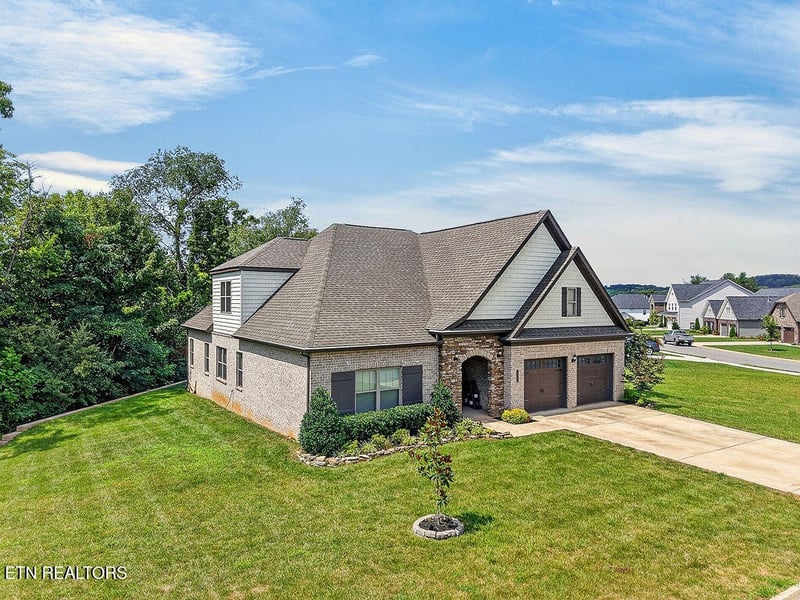 110 Aspen Dr, Lenoir City, TN 37771