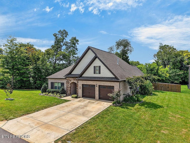 110 Aspen Dr, Lenoir City, TN 37771