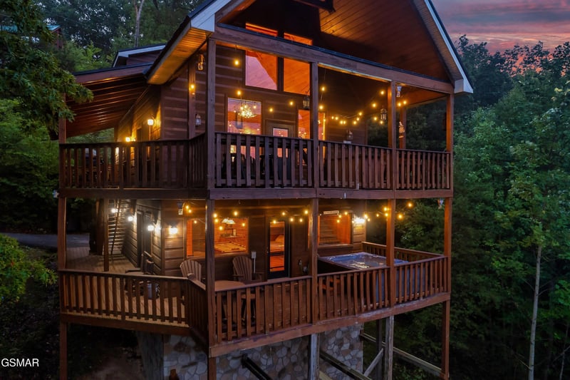2420 Misty Shadows Dr, Sevierville, TN 37862