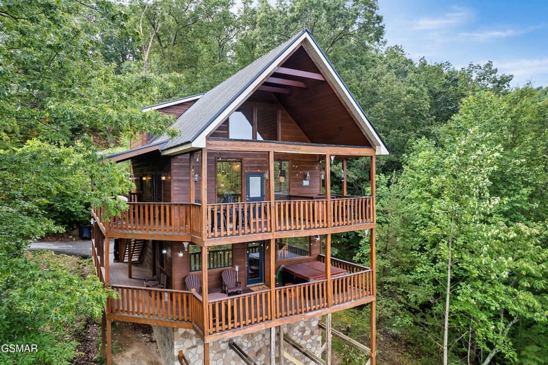 2420 Misty Shadows Dr, Sevierville, TN 37862