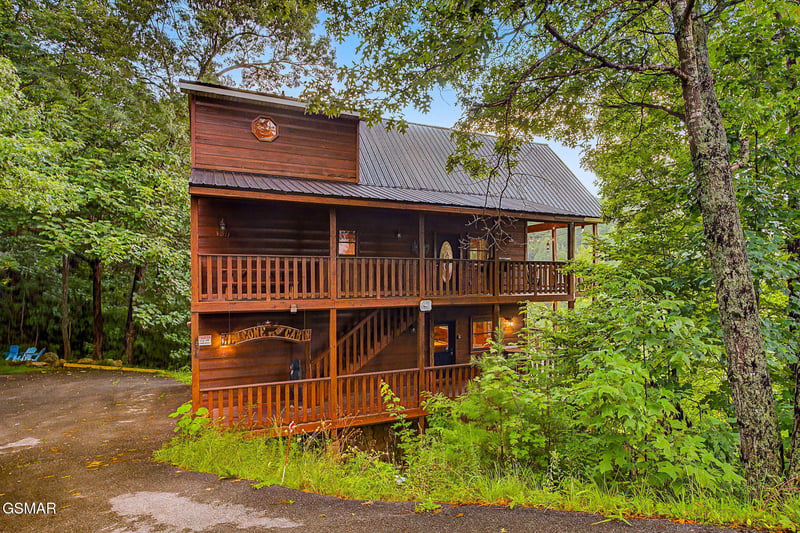 2420 Misty Shadows Dr, Sevierville, TN 37862