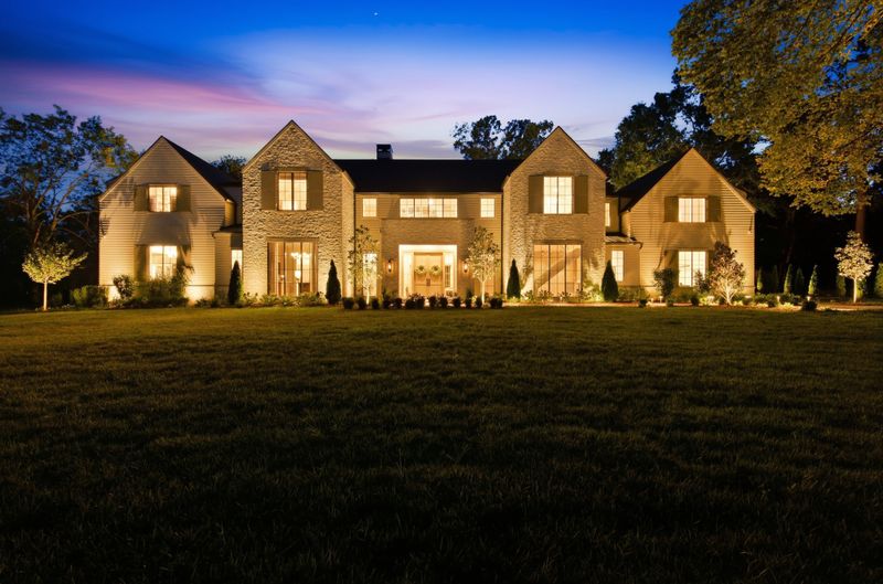 2013 Stonehurst Dr, Nashville, TN 37215