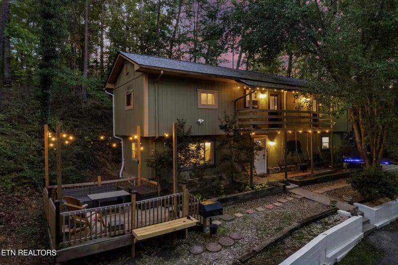 2831 Lost Valley Dr, Sevierville, TN 37862