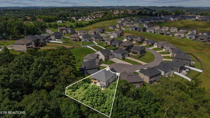 1653 Sugar Cane Ln, Knoxville, TN 37931