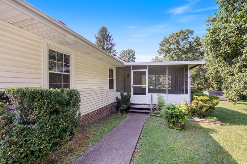 219 Brady Dr, Dickson, TN 37055
