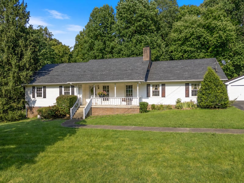 219 Brady Dr, Dickson, TN 37055