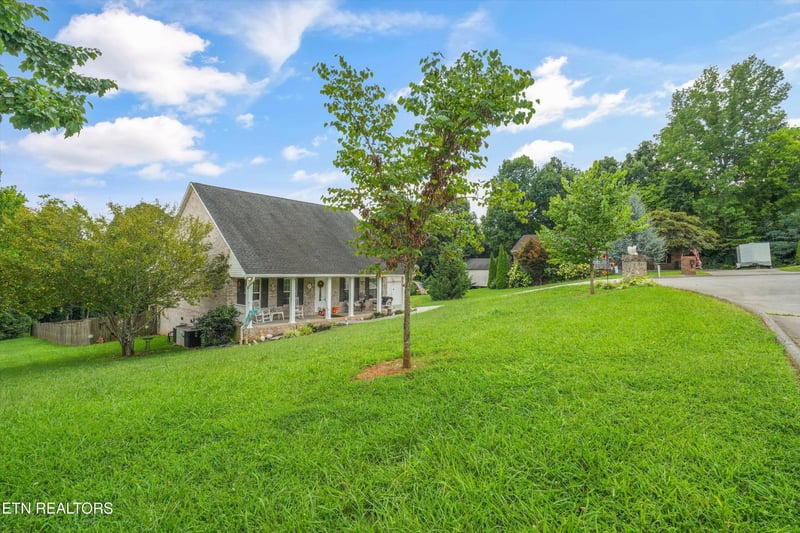 225 Hillsborough Ln, Lenoir City, TN 37772