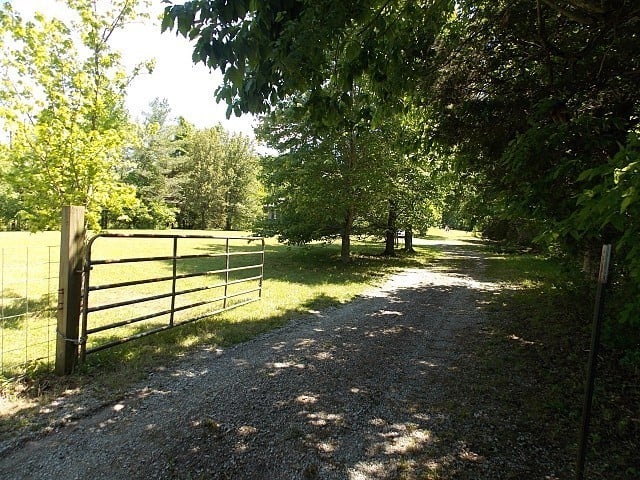 12698 Versailles Rd, Rockvale, TN 37153
