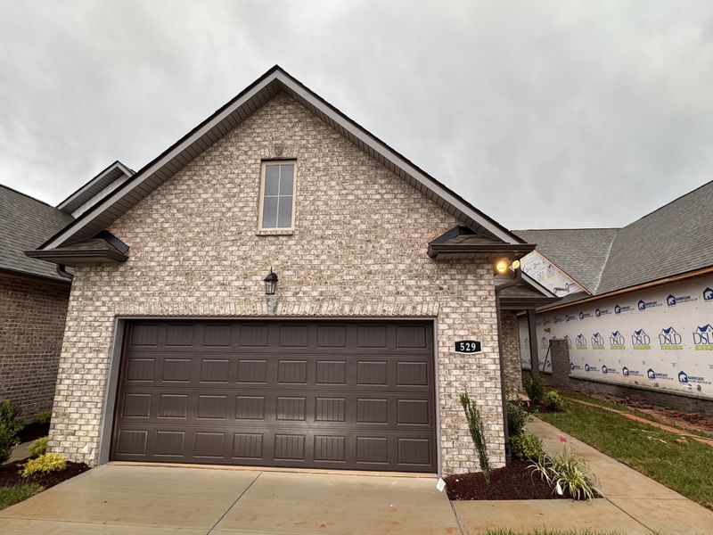529 W Foxrun, Springfield, TN 37172