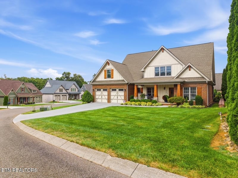 2381 Misty Mountain Cir, Knoxville, TN 37932