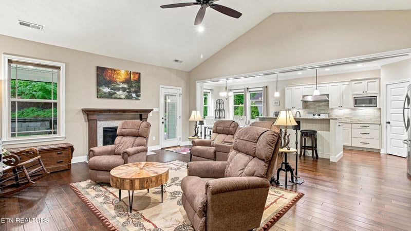 1442 Clearmill Dr, Lenoir City, TN 37772