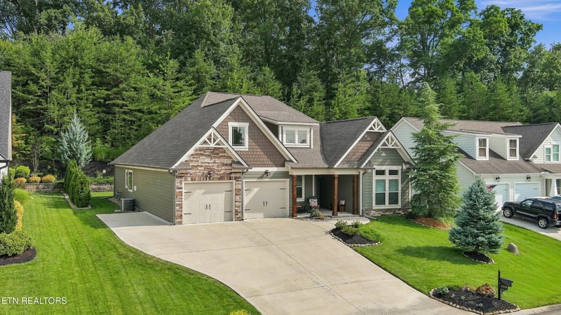 1442 Clearmill Dr, Lenoir City, TN 37772