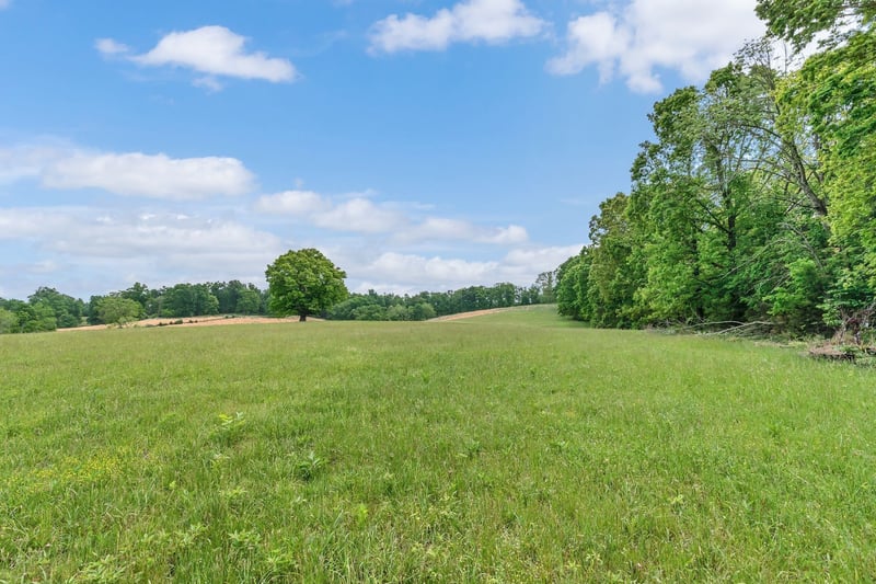 1528 Fairfield Rd, Westmoreland, TN 37186